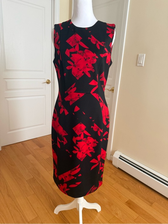 Karl Lagerfeld Dresses & Skirts - Karl Lagerfeld Black Midi sleeveless Dress with Red Floral Pattern zipper